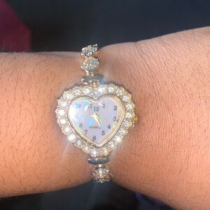 Fashionable Pearl background watch